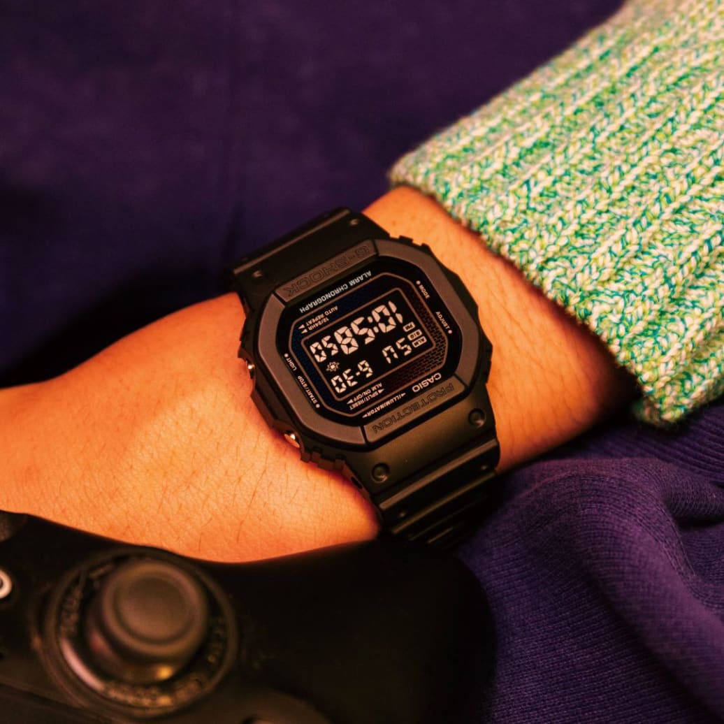 卡西歐 DW-5600RW-1ER - 其他角度(2)
