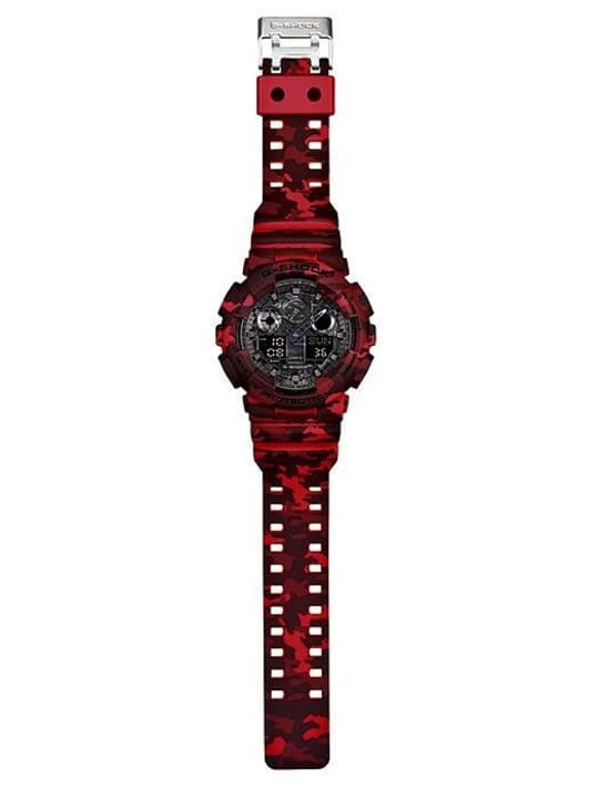 CASIO GA-100CM-4AER G-Shock 樹脂錶帶 200米防水 - 全身圖，展示紅色迷彩錶帶