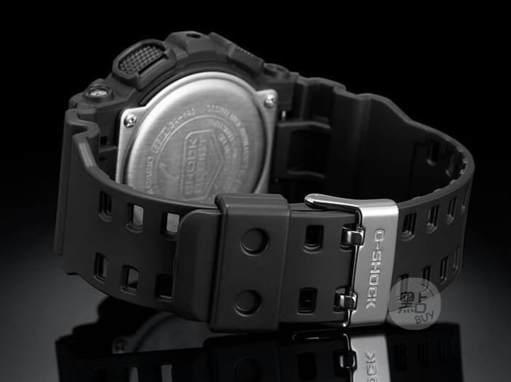 CASIO GA-140-1A4ER G-Shock 200M 防水 防震 - 錶背細節，展示不鏽鋼錶背及錶扣