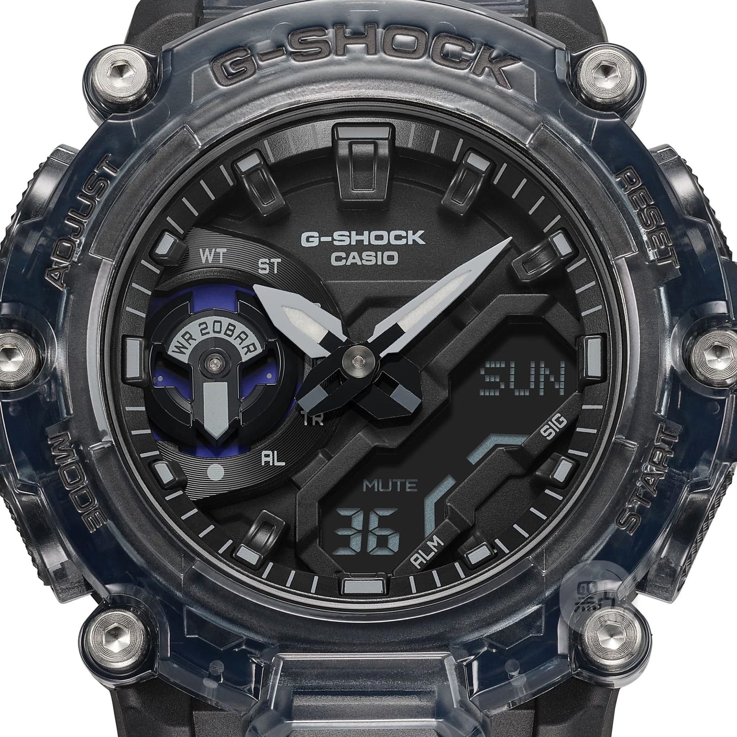 CASIO GA-2200SKL-8AER G-Shock 樹脂錶帶 200米防水 - 錶面特寫，展示G-Shock標誌及紫色點綴