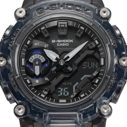 CASIO GA-2200SKL-8AER G-Shock 樹脂錶帶 200米防水 - 錶面特寫，展示G-Shock標誌及紫色點綴