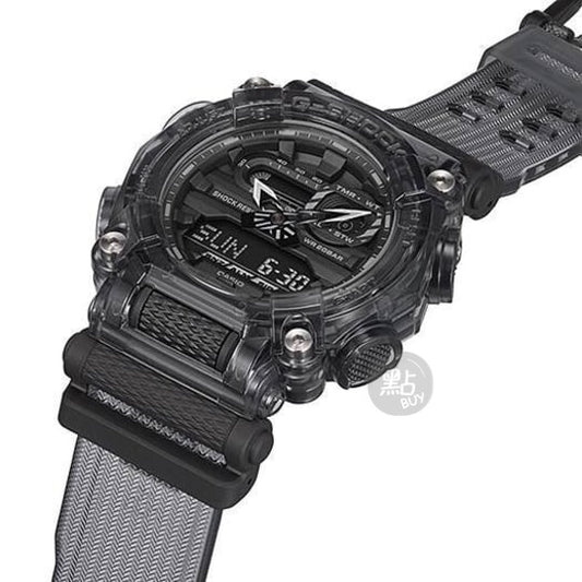 CASIO GA-900SKE-8AJR G-Shock 200M 防水 防震 - 斜角特寫，展示半透明錶殼及編織紋錶帶