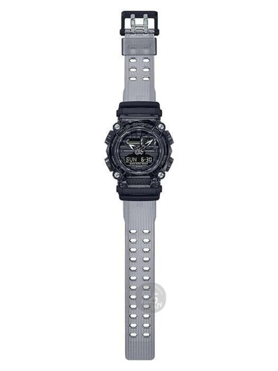 CASIO GA-900SKE-8AJR G-Shock 200M 防水 防震 - 全身圖，展示灰色編織紋錶帶