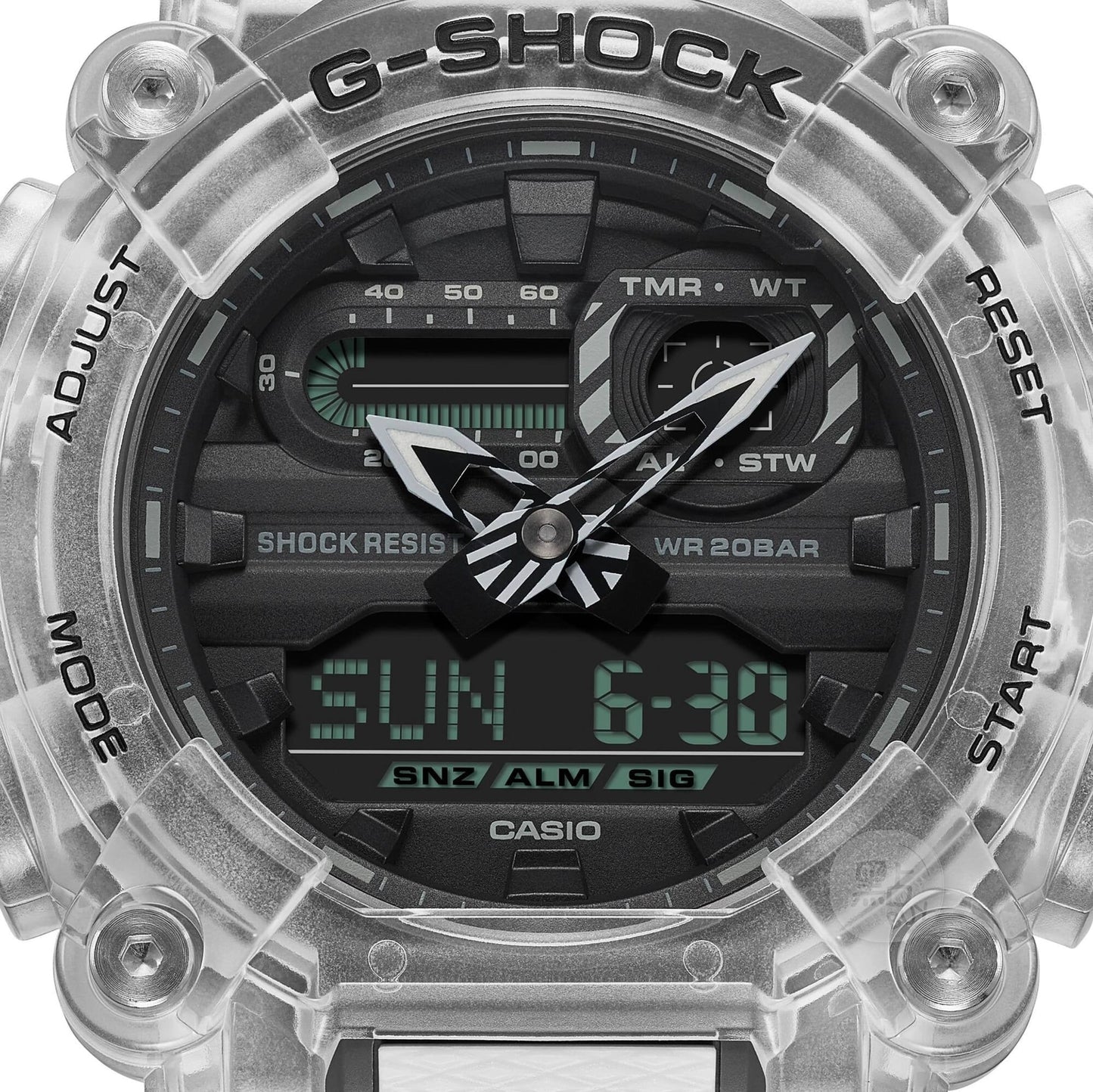 CASIO GA-900SKL-7AER G-Shock 200M 防水 防震 - 指針電子雙顯錶面特寫