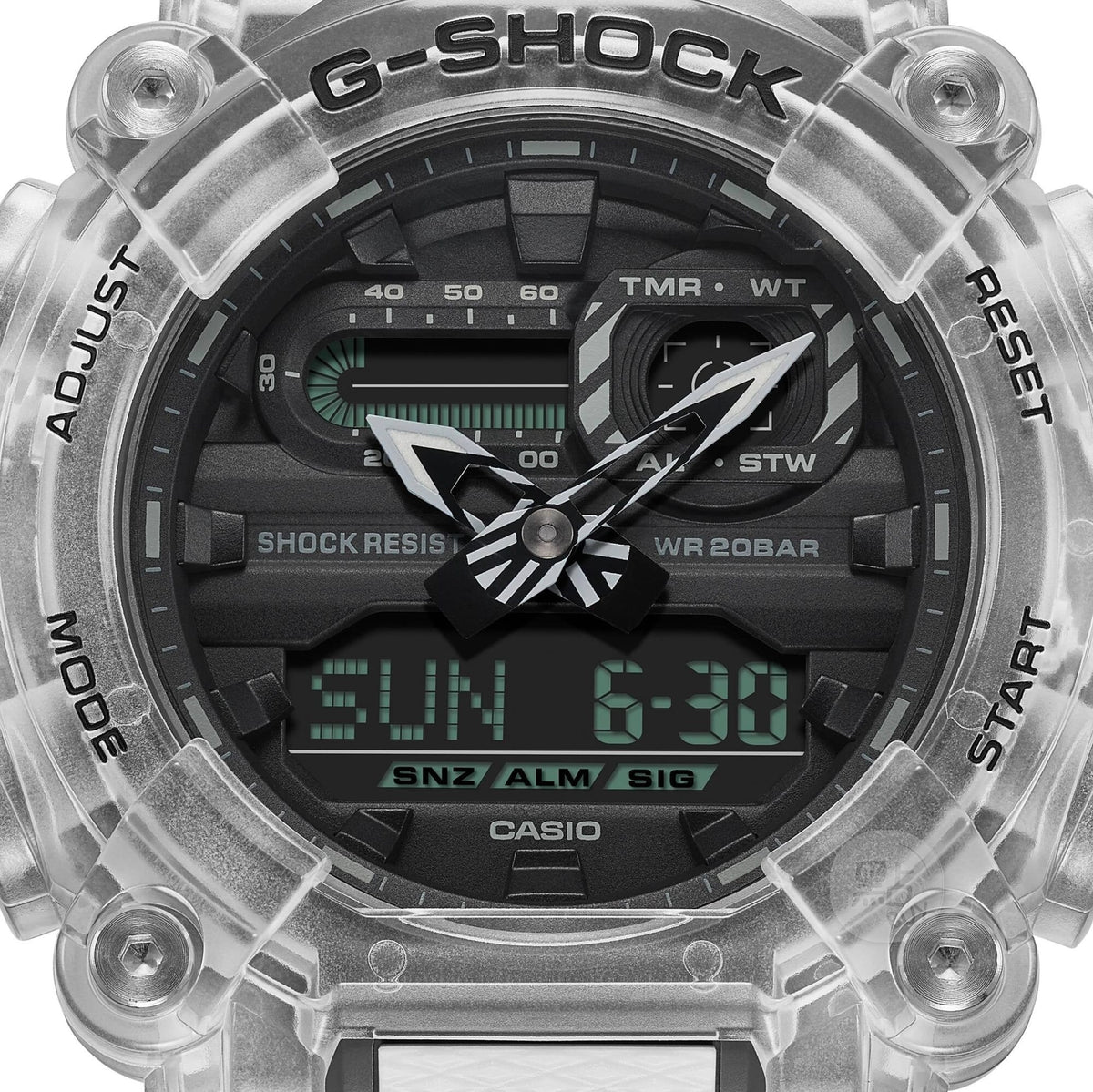 CASIO GA-900SKL-7AER G-Shock 200M 防水 防震 - 指針電子雙顯錶面特寫
