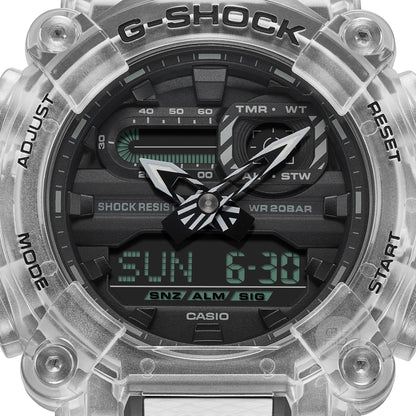 CASIO GA-900SKL-7AER G-Shock 200M 防水 防震 - 指針電子雙顯錶面特寫